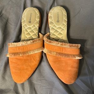 Peach Birdies Size 6.5